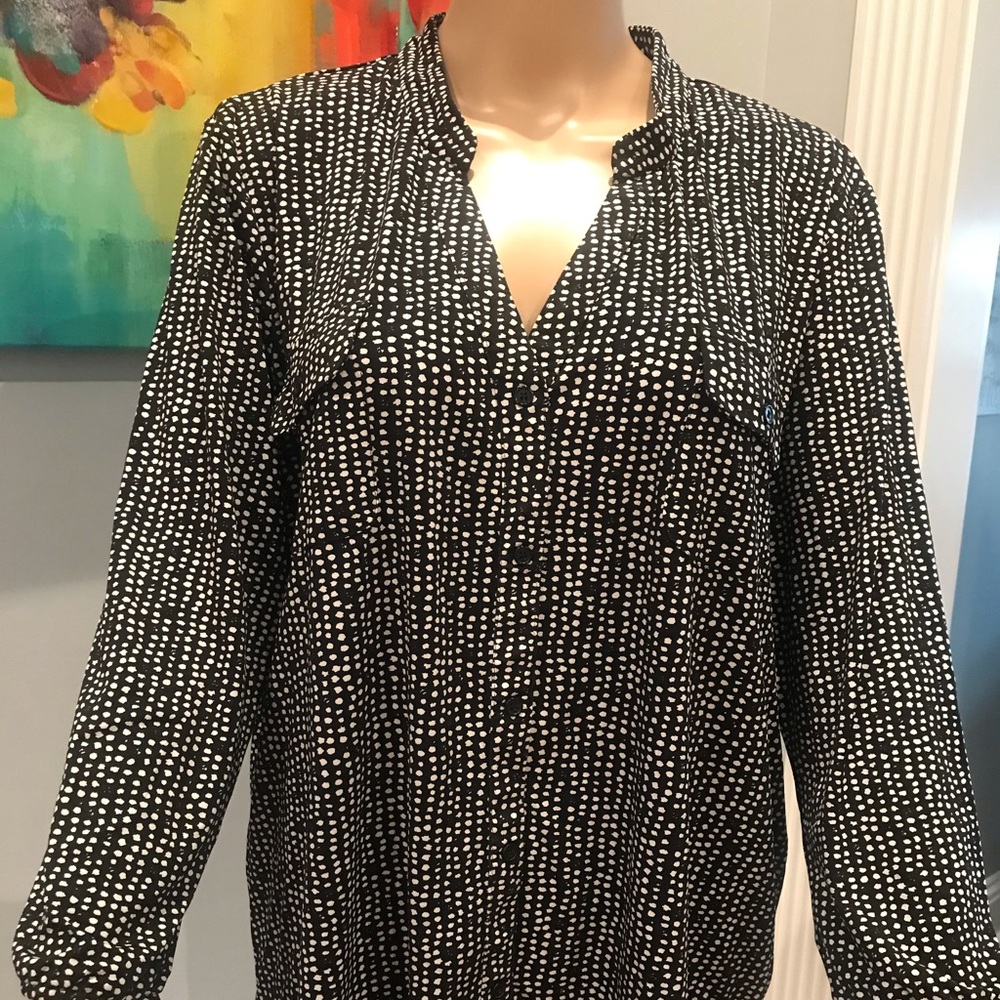 Silky soft blouse size XL. Black and white